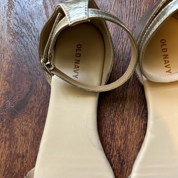 Sandals size 9 - Picture 2 of 4